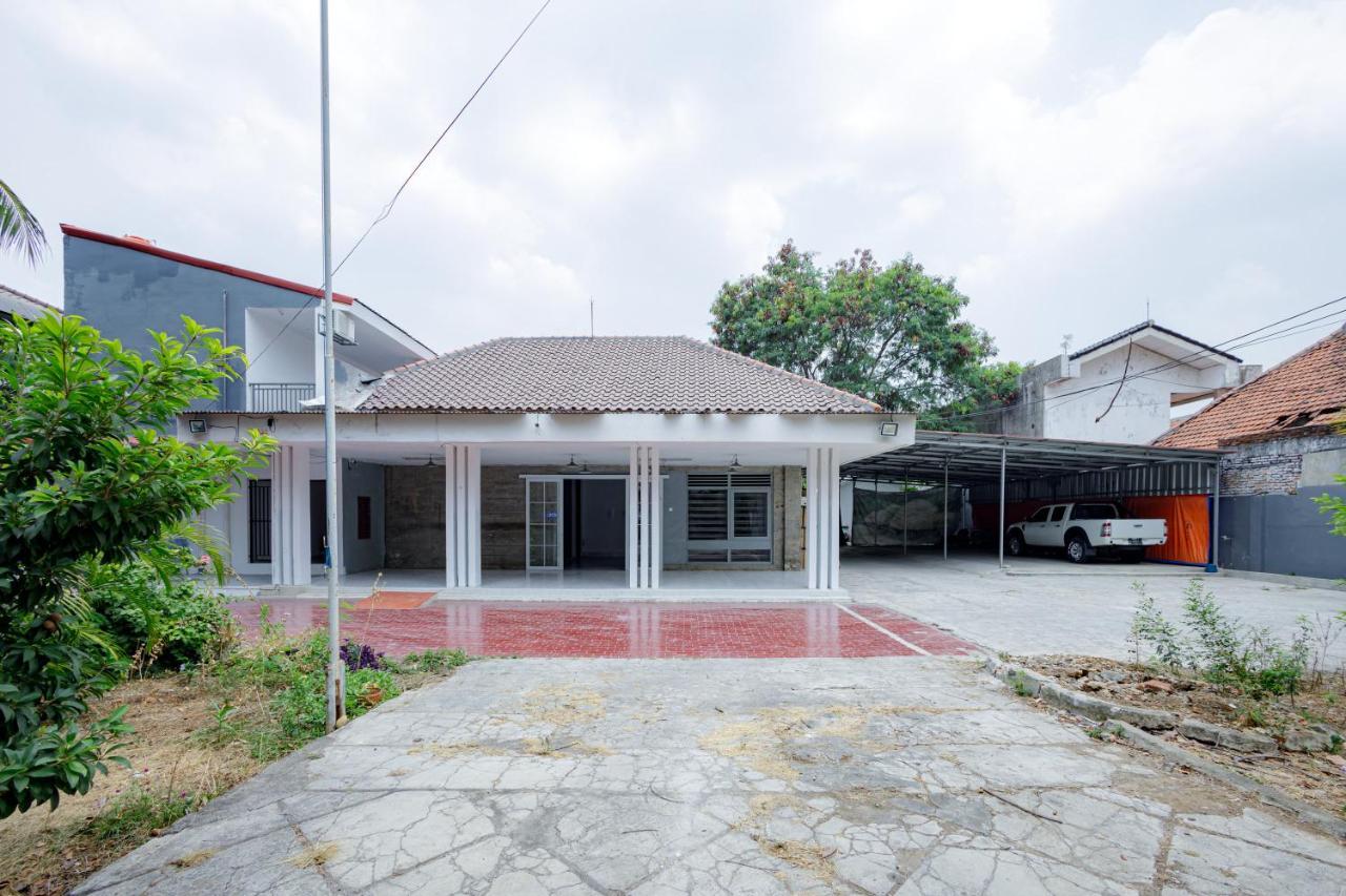 Reddoorz Near Jalan Cikini Hotel 2*
